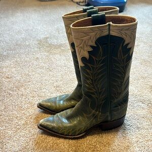 Size 7,  cowboy boots. Made by Cortas and sons Seattle Washington.